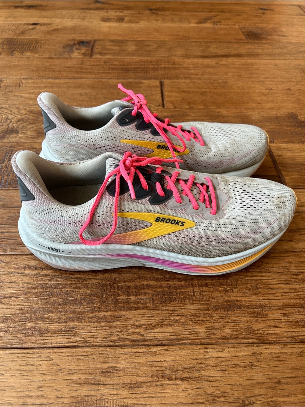 Brooks Ghost 17 Cushioned Running Shoes Oyster Apricot Pink Womens Size 11